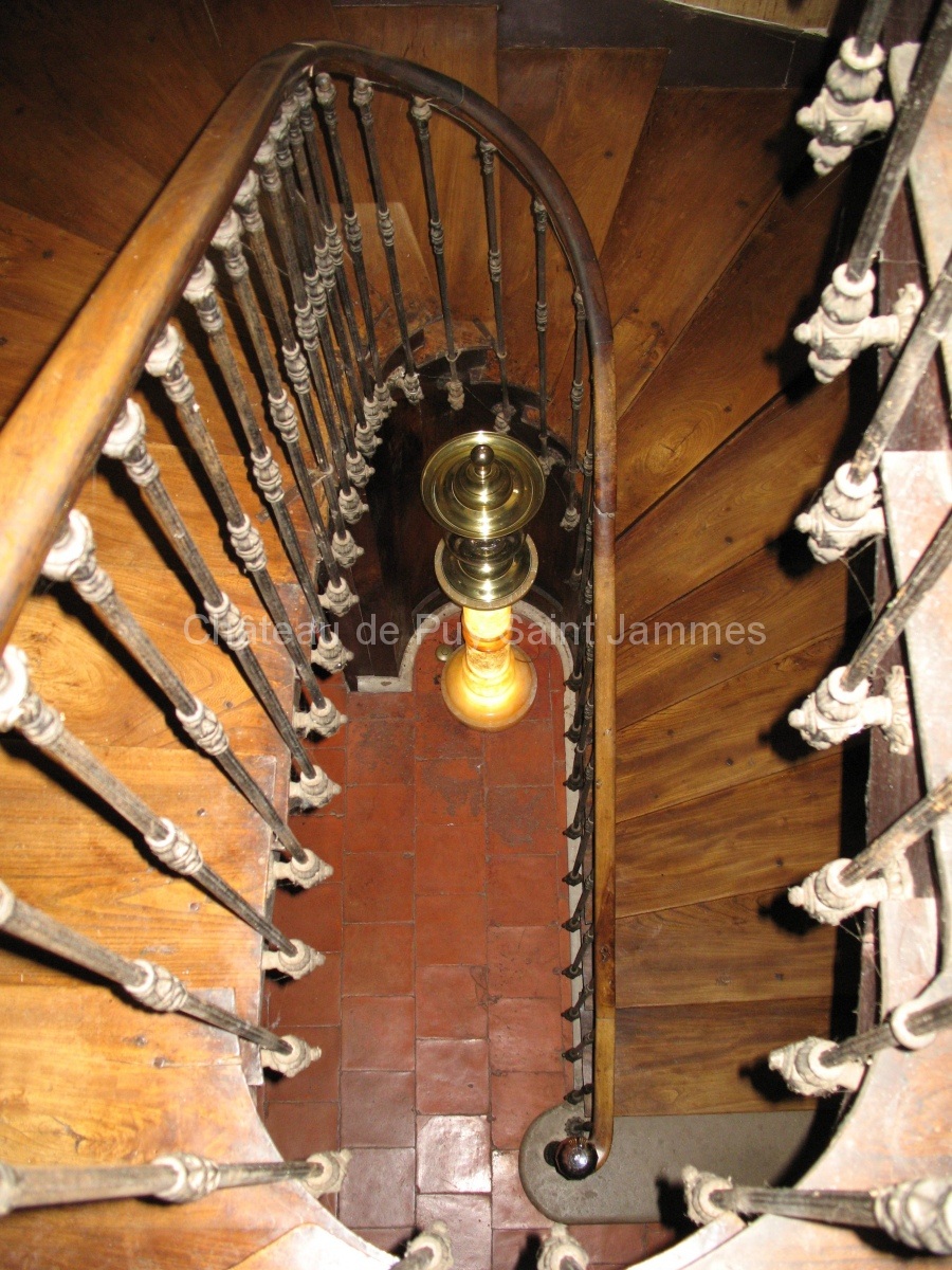 Chateau stairwell19